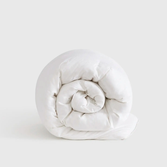 Quince Other - NWOT- Quince Premium Down Alternative Comforter! Sz. Full/ Queen (Q)